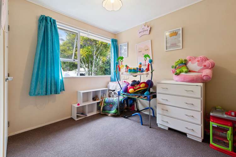 2/5 Karapiti Place Glen Eden_13