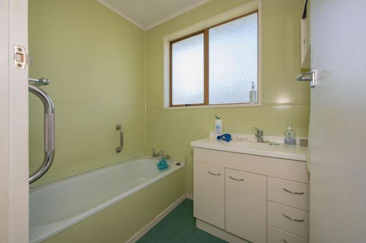 5 Esplanade Marokopa_9