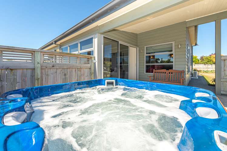 4 Lithgow Drive Otamatea_16