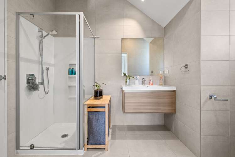 7 Matairangi Avenue Totara Heights_9