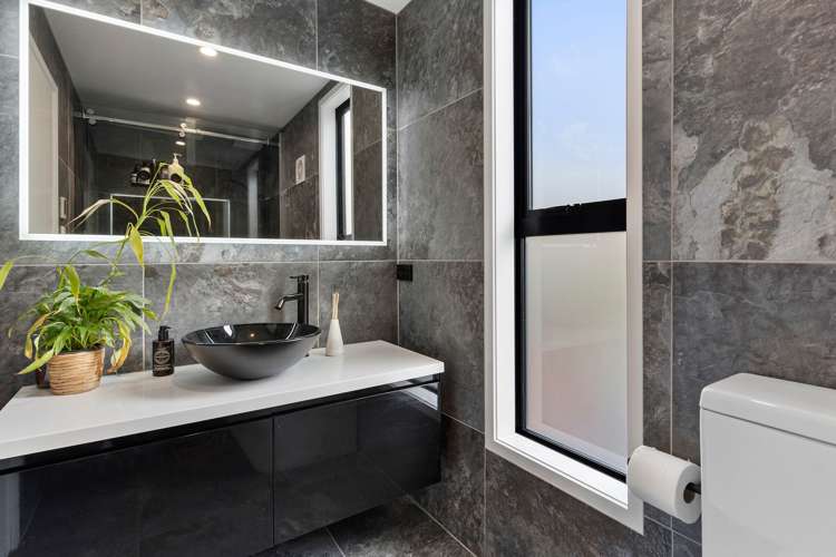 65 Vandeleur Avenue Birkdale_9