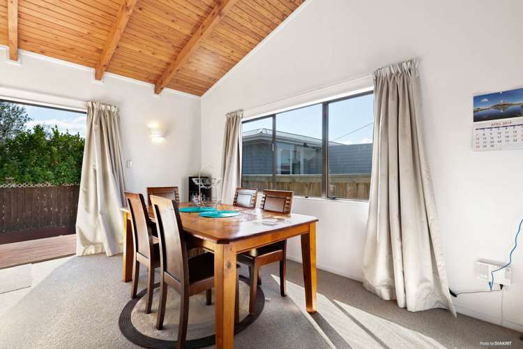 2a Rixon Place Te Atatu Peninsula_7