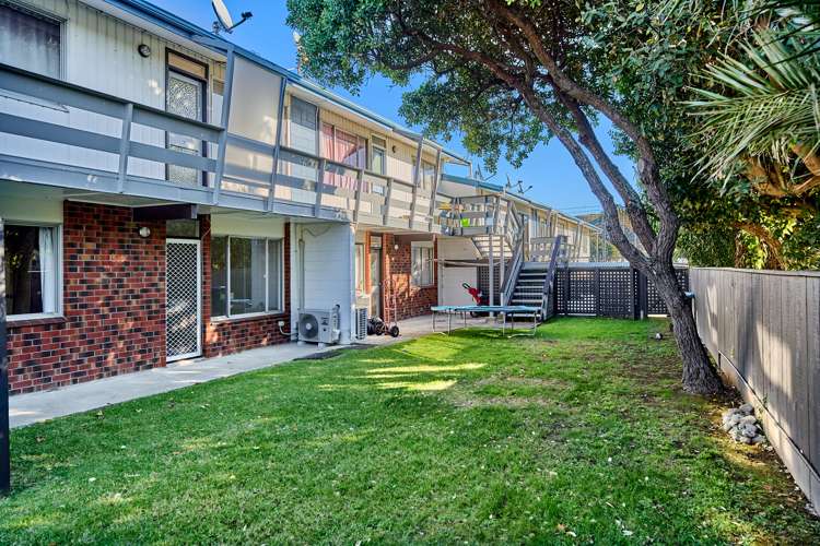 2/35 Mana Esplanade Paremata_10