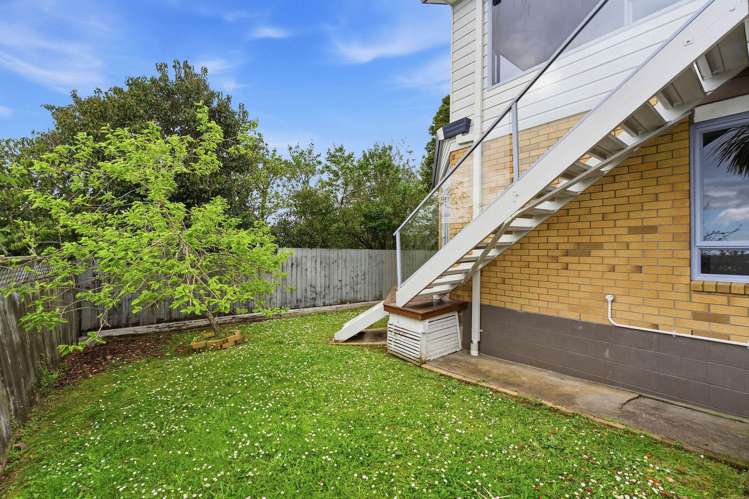 2/75A Target Road Totara Vale_19
