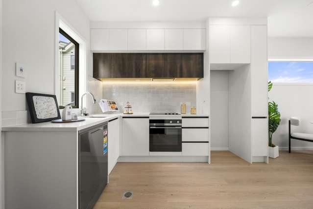 STYLISH & BRAND NEW IN TORBAY