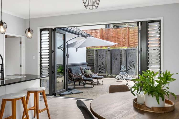 20 Greenbough Lane Greenhithe_14