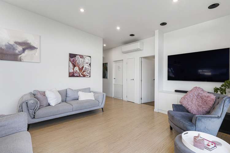 15 Beach Road Mellons Bay_27