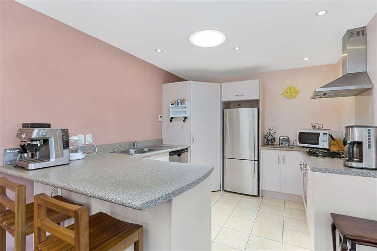 6 Silver Pine Avenue Woodridge_2