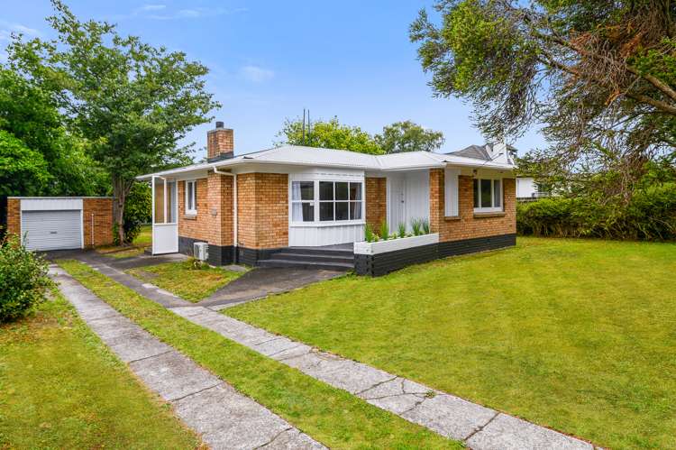 166 Clayton Road Mangakakahi_8