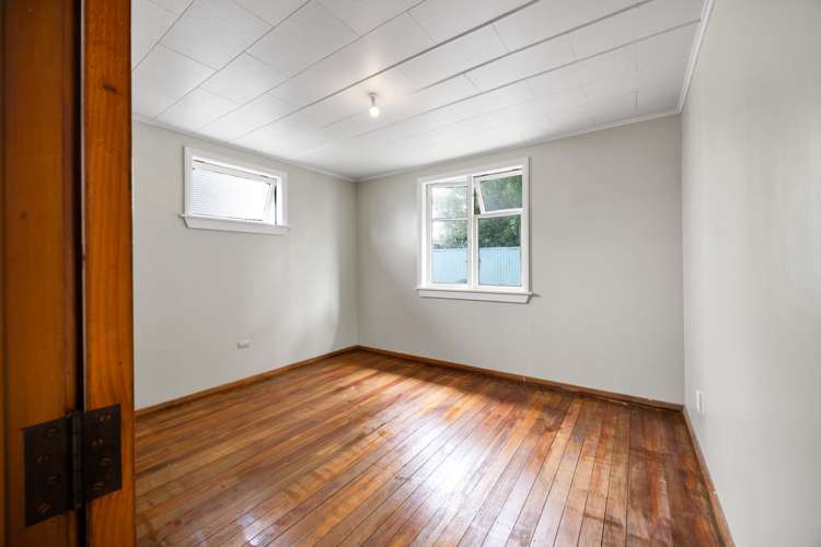 85 Collins Street Hawera_13