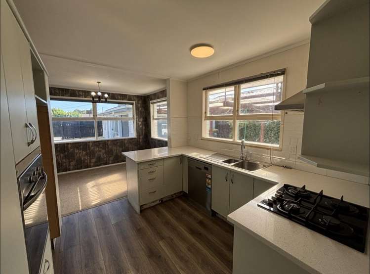 54A Houchens Road Glenview_18