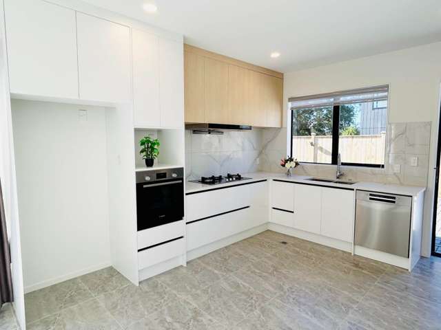 8d Blyton Lane Pakuranga Heights_3