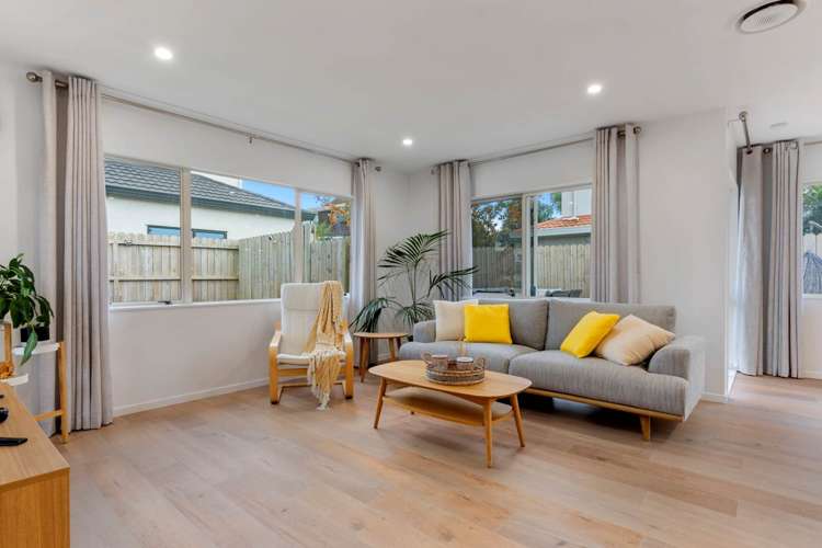 2/1 Mossop Rise Glenfield_5