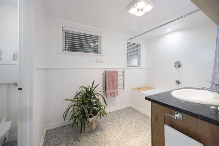 1003 Huia Road Huia_16