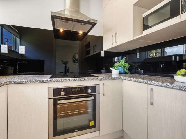 2/77 View Road Mt Eden_1