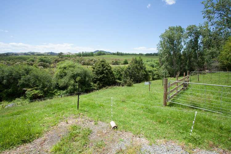 Weavers Crossing Road Huntly_10