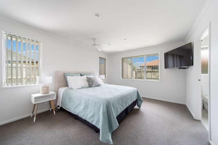 2 Roto View One Tree Point_10