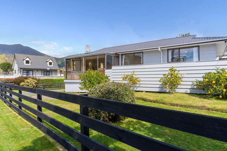 8 Beach Road Waikawa_15