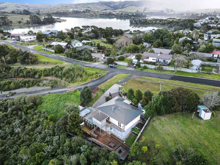 2 Point Street Raglan_19