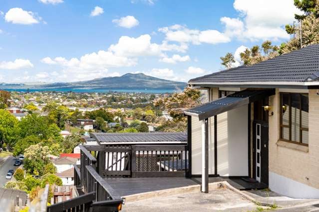 Slice of Paradise with Rangitoto + Sea Views