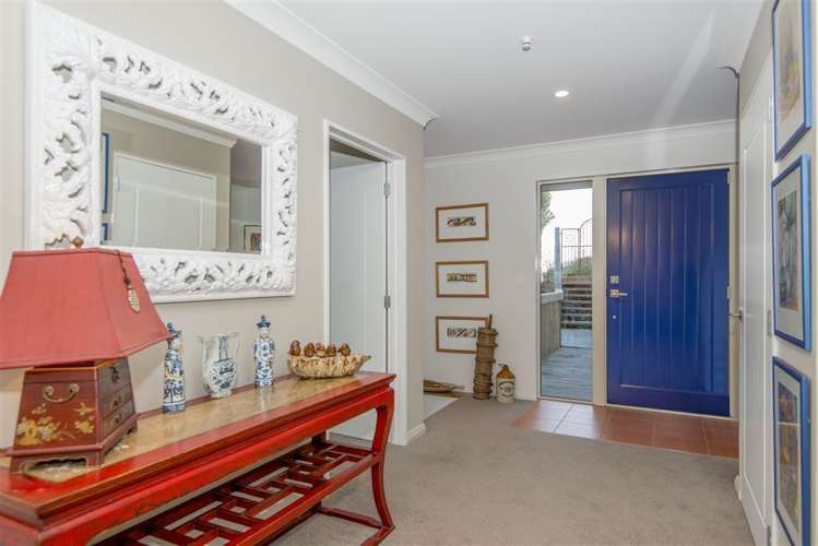 100 Huntsbury Avenue Huntsbury_9