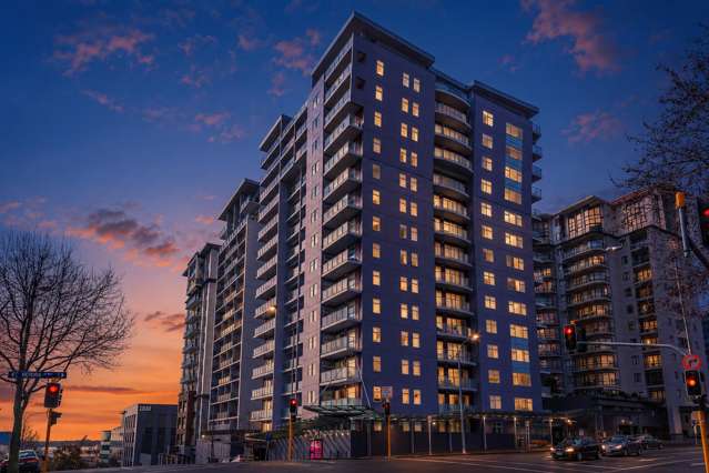 Vibrant Studio Haven in Iconic Victopia - Prime Central Living at Its Best!