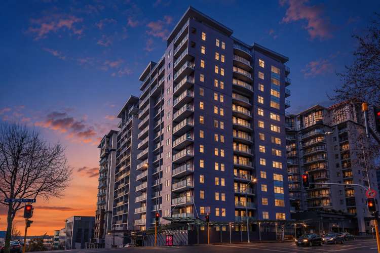 10B/135 Victoria Street West_0