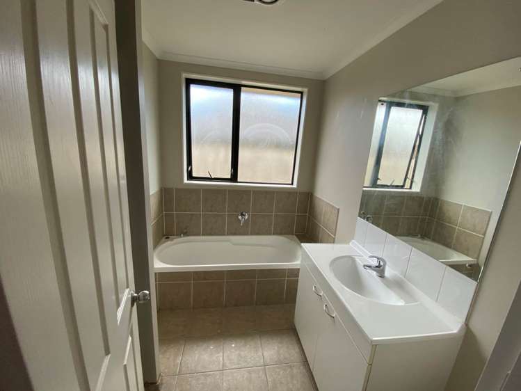 166 Keri Vista Rise Papakura_10