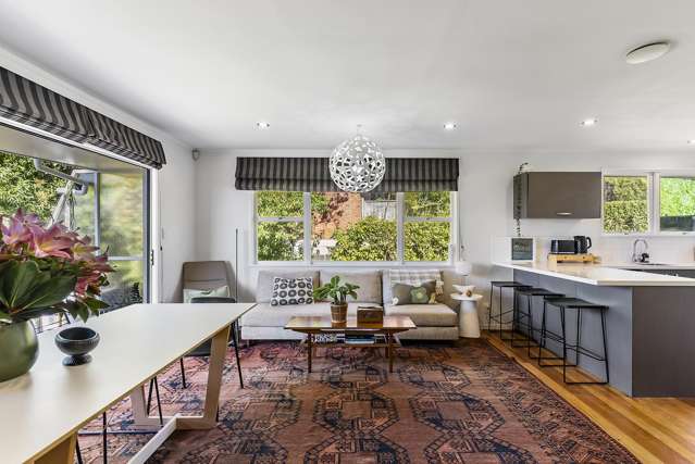 Charming 2-Bed Brick & Tile Home in Prime Remuera – Fully Fenced & Sunny