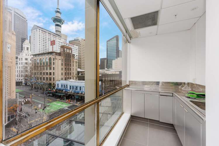 Unit 3/300 Queen Street City Centre_12