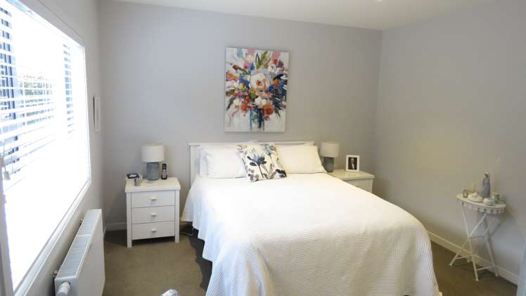 23 Chateau Crescent Rangatira Park_12