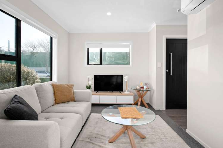 1/17 Vialou Street Hamilton Central_3