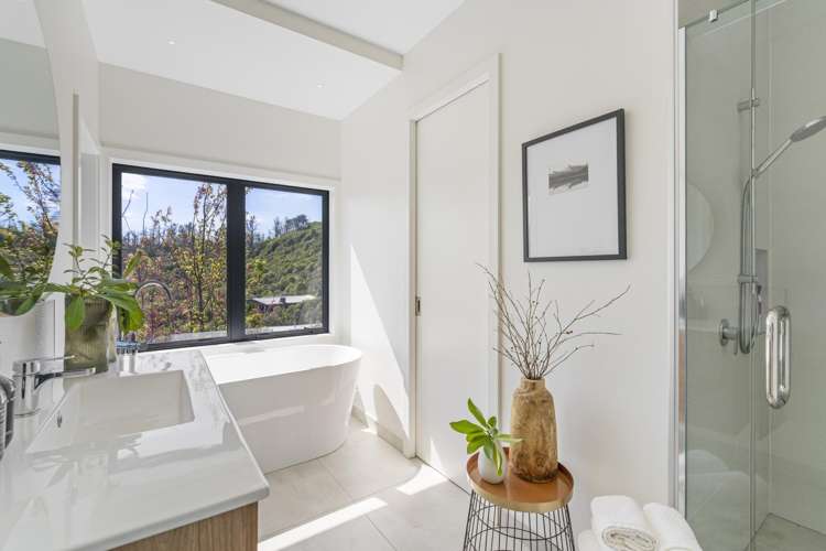 33 Whakamoenga Point Acacia Bay_12