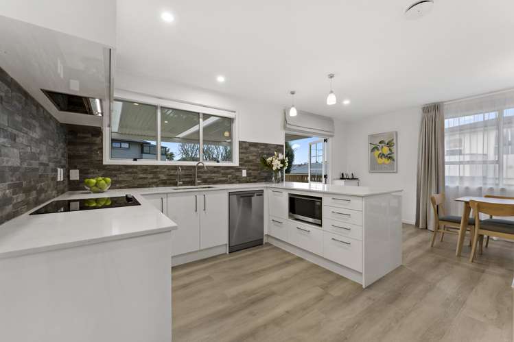 10 Fratley Avenue Farm Cove_5