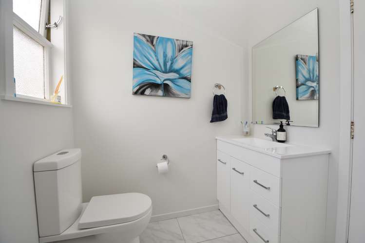 249 High Street South Carterton_10