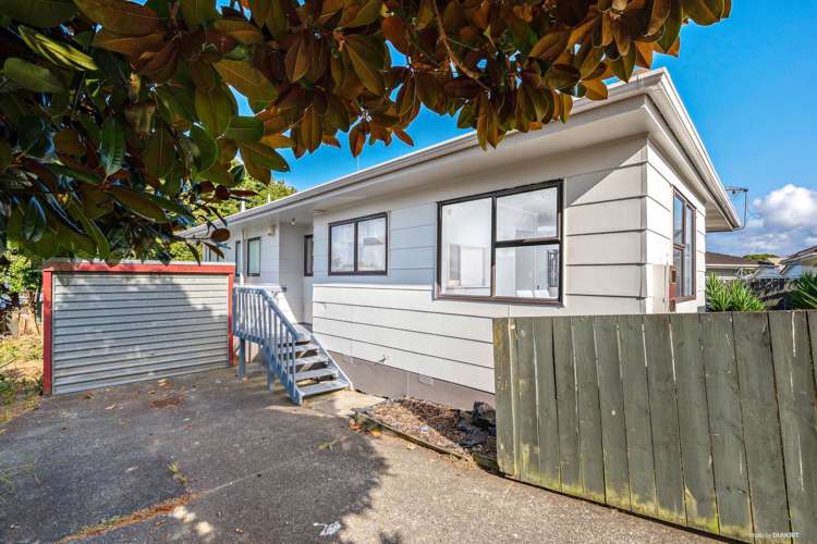 2/32 Kennington Drive Clendon Park_1