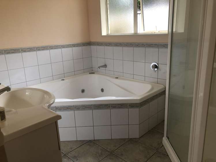 21 Pebble Beach Boulevard Kamo West_7