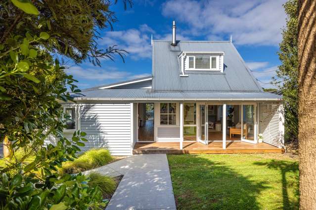 Refreshed classic in prime Oneroa position