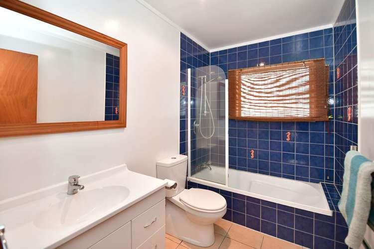 3 Higham Ferrers Place Red Beach_26