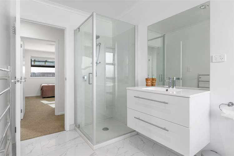 16 Inuwai Street Glenview_7