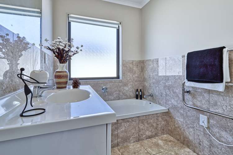 16 Andover Way Goodwood Heights_6