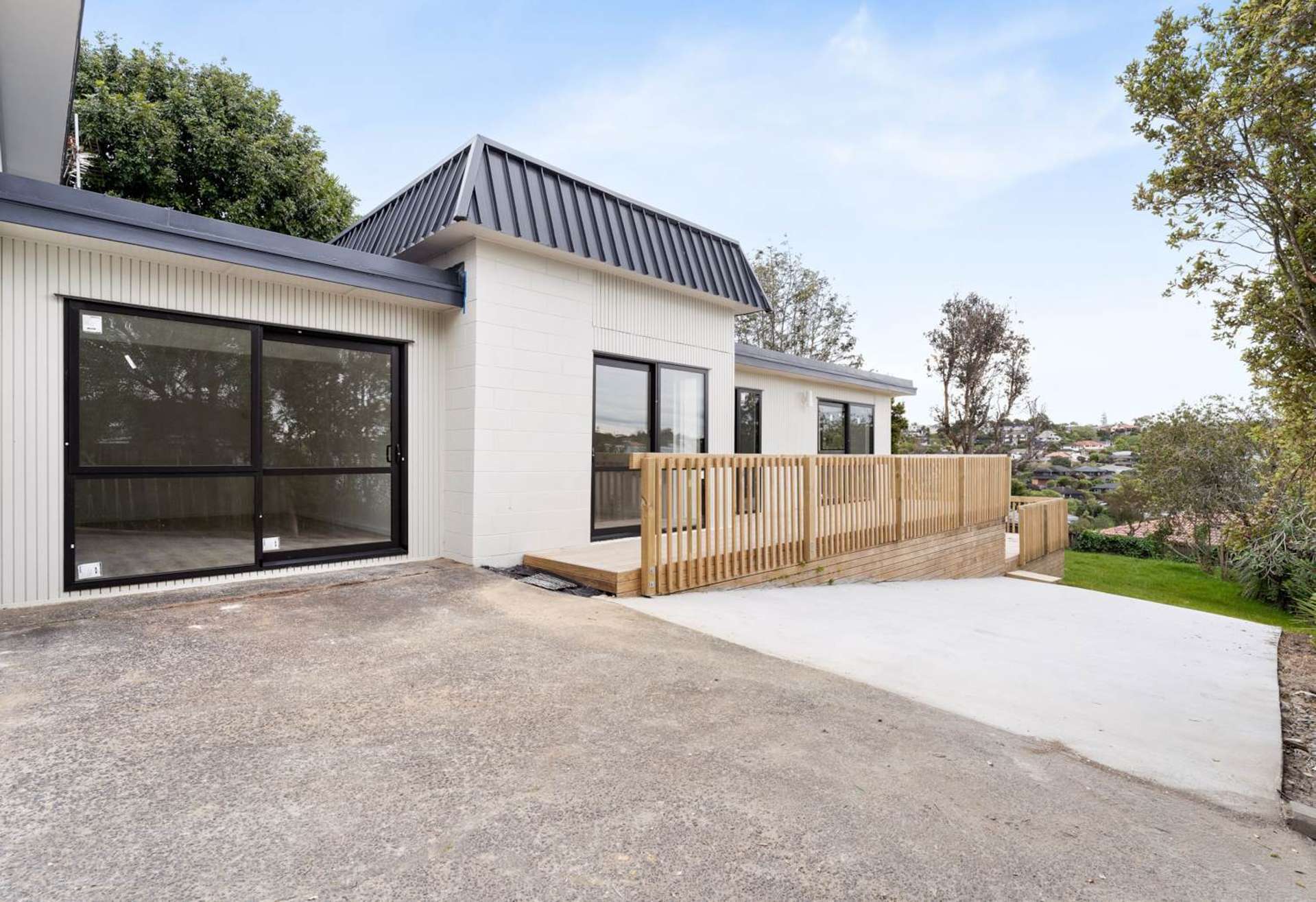 2/612 Beach Road Browns Bay_0
