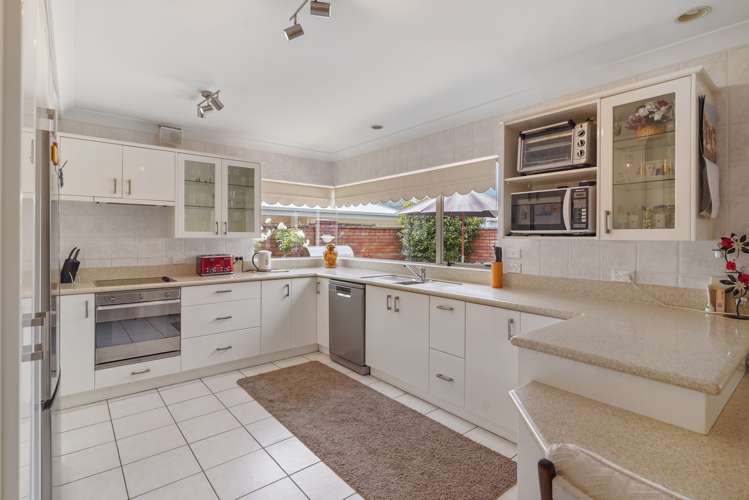 27 Beach Road Pahurehure_15