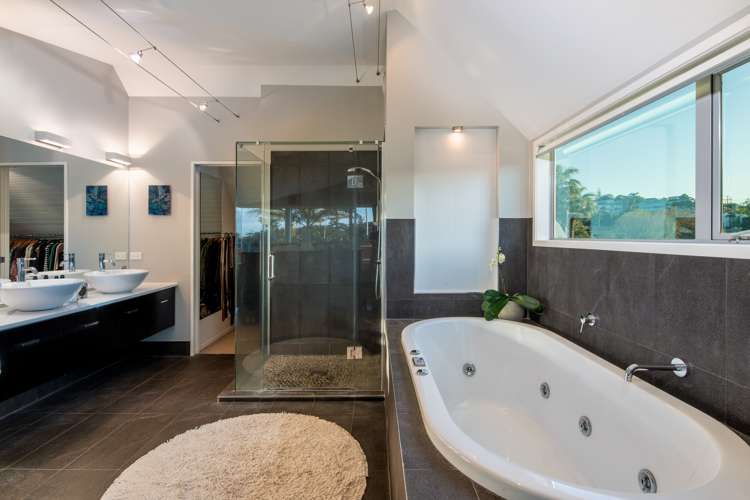 12 Whitby Crescent Mairangi Bay_17