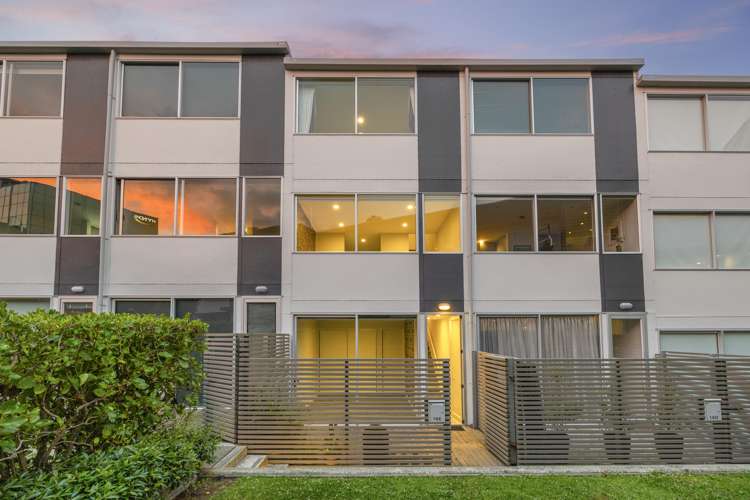 16e Fisher-Point Drive_0