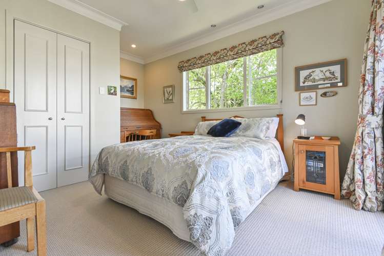 571 Lyndhurst Road Frimley_11