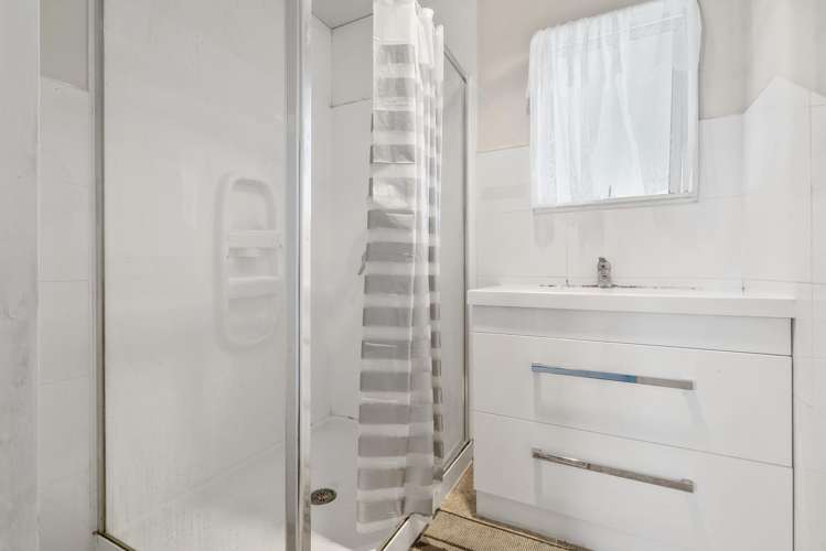 1/10 Barcroft Place Clendon Park_11