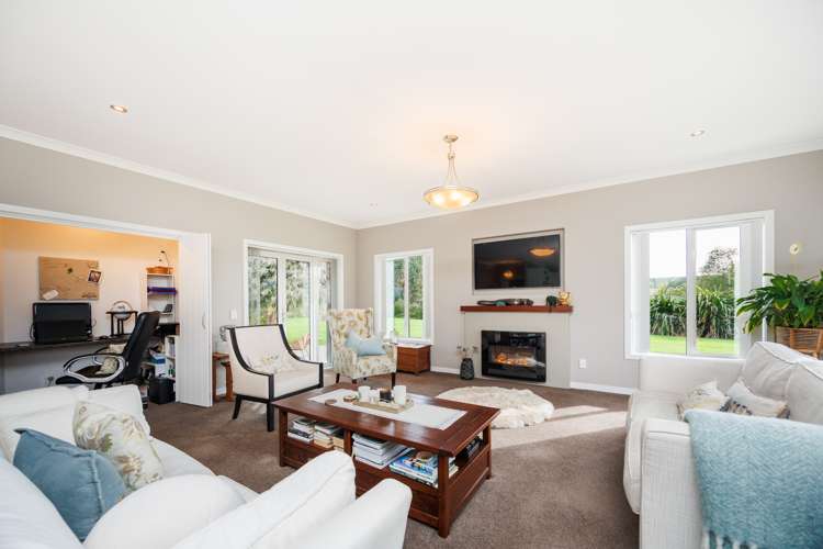 65 Reid Line West Feilding_12