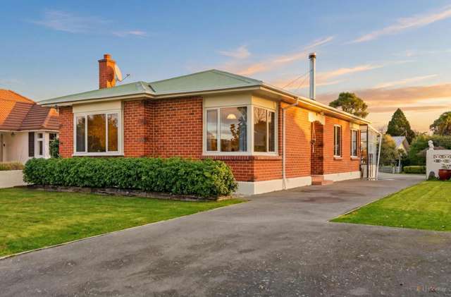 Immaculate Home with Impressive Garaging