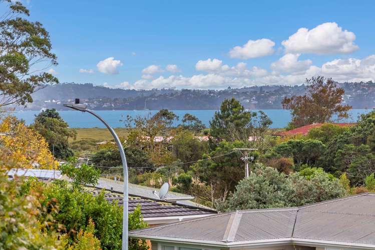 12 Bayside Avenue Te Atatu South_16